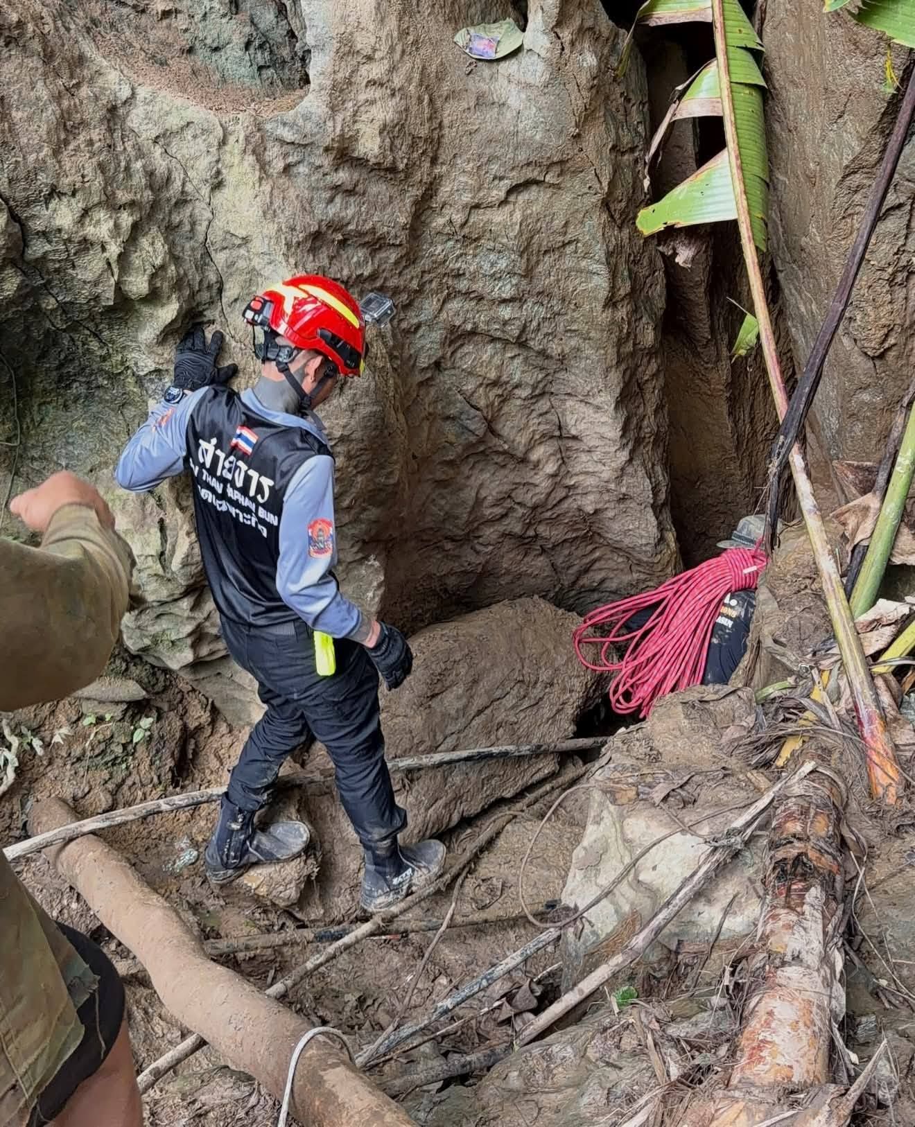 Search continues for 7 villagers trapped in a flooded Laos cave