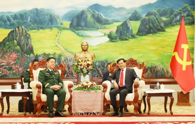 Việt Nam, Laos strengthen political, defence ties